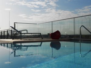 Pool auf der Dachterrasse des Garching Living Center (GLC)