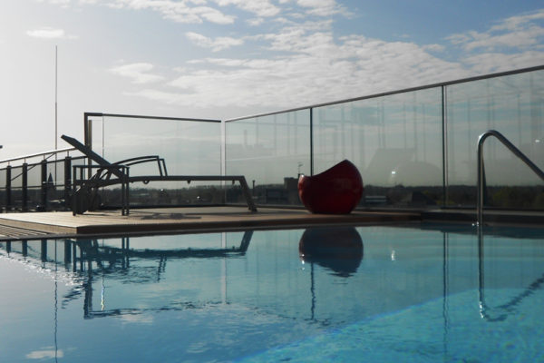 Pool auf der Dachterrasse des Garching Living Center (GLC)